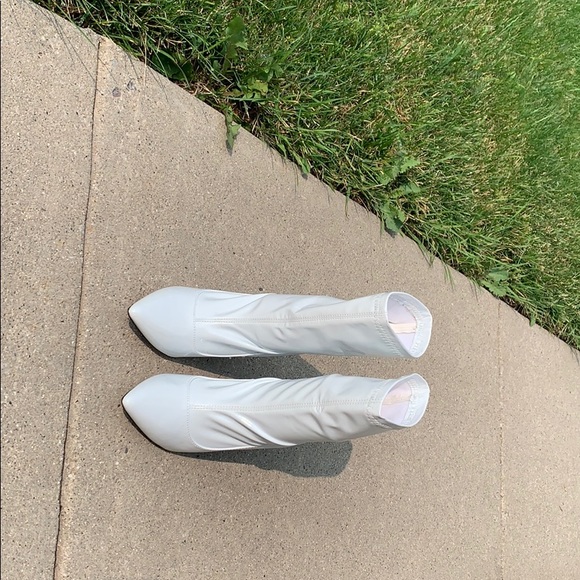 White heel boots - Picture 3 of 4
